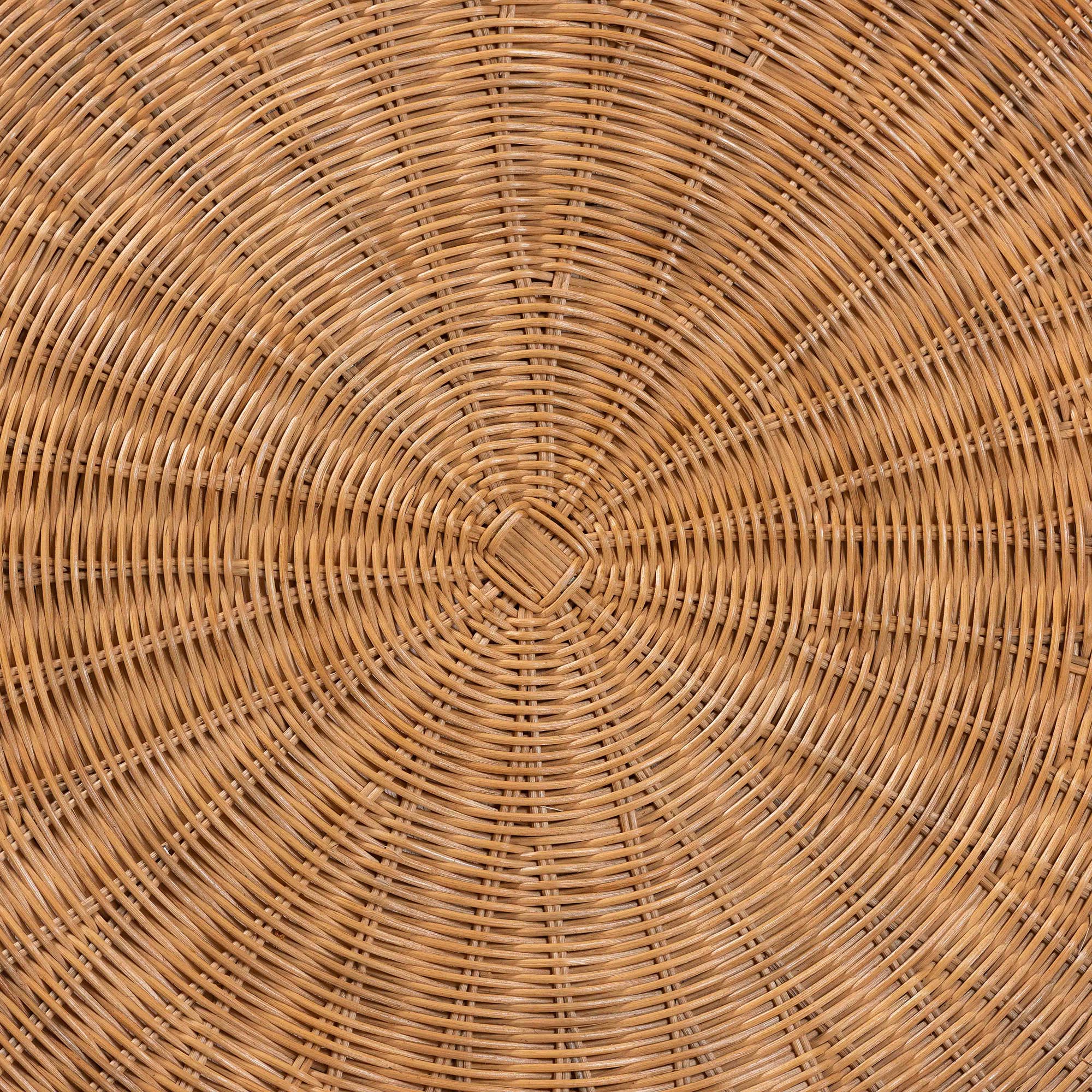 bali & pari Avalon Natural Rattan Round Coffee Table with Scalloped Pedestal Base - Coastal Boho Wicker Accent Table for Living Room or Sunroom