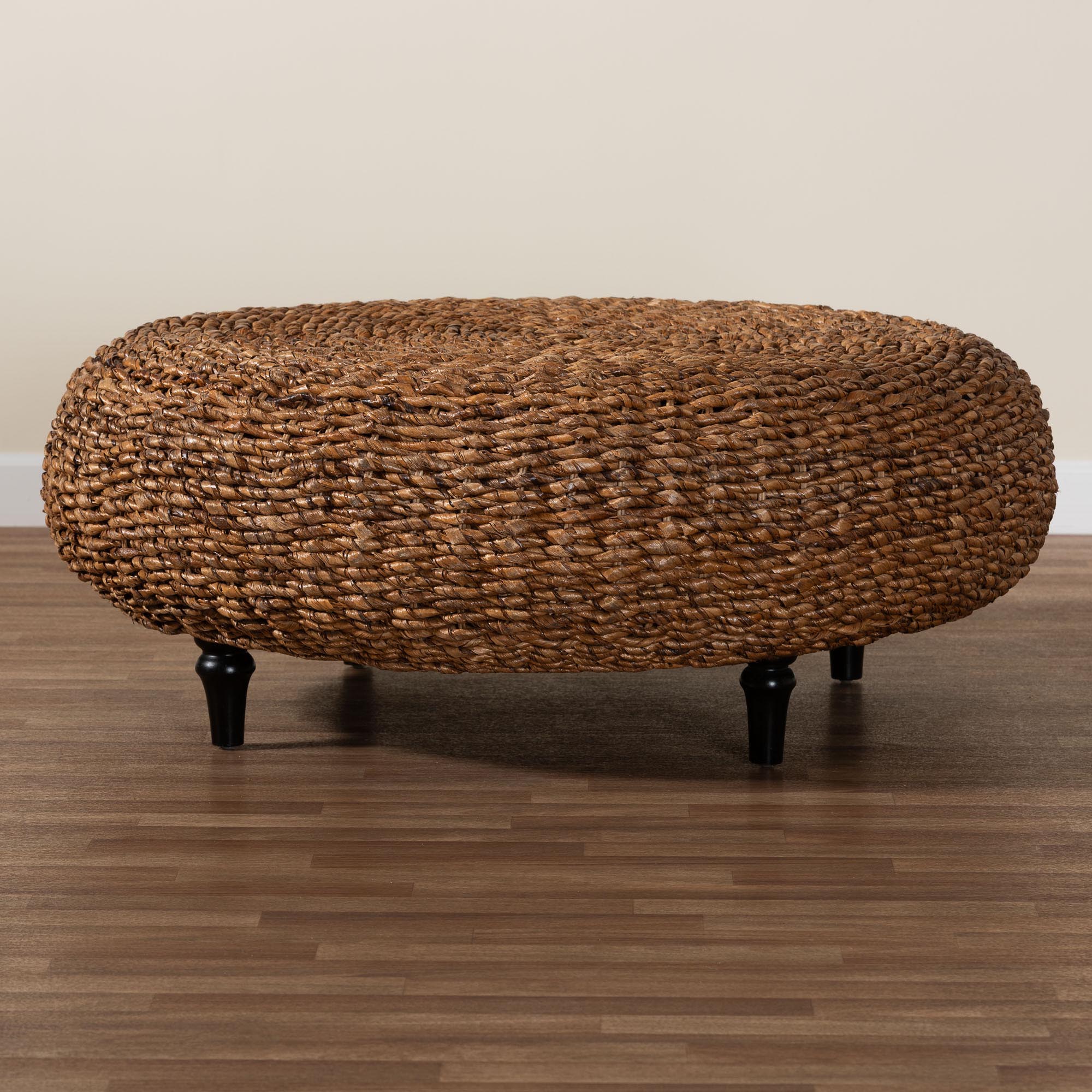 bali & pari Riau Handwoven Seagrass Coffee Table with Wooden Legs - Natural Wicker Round Living Room Table for Living Room or Bedroom Decor