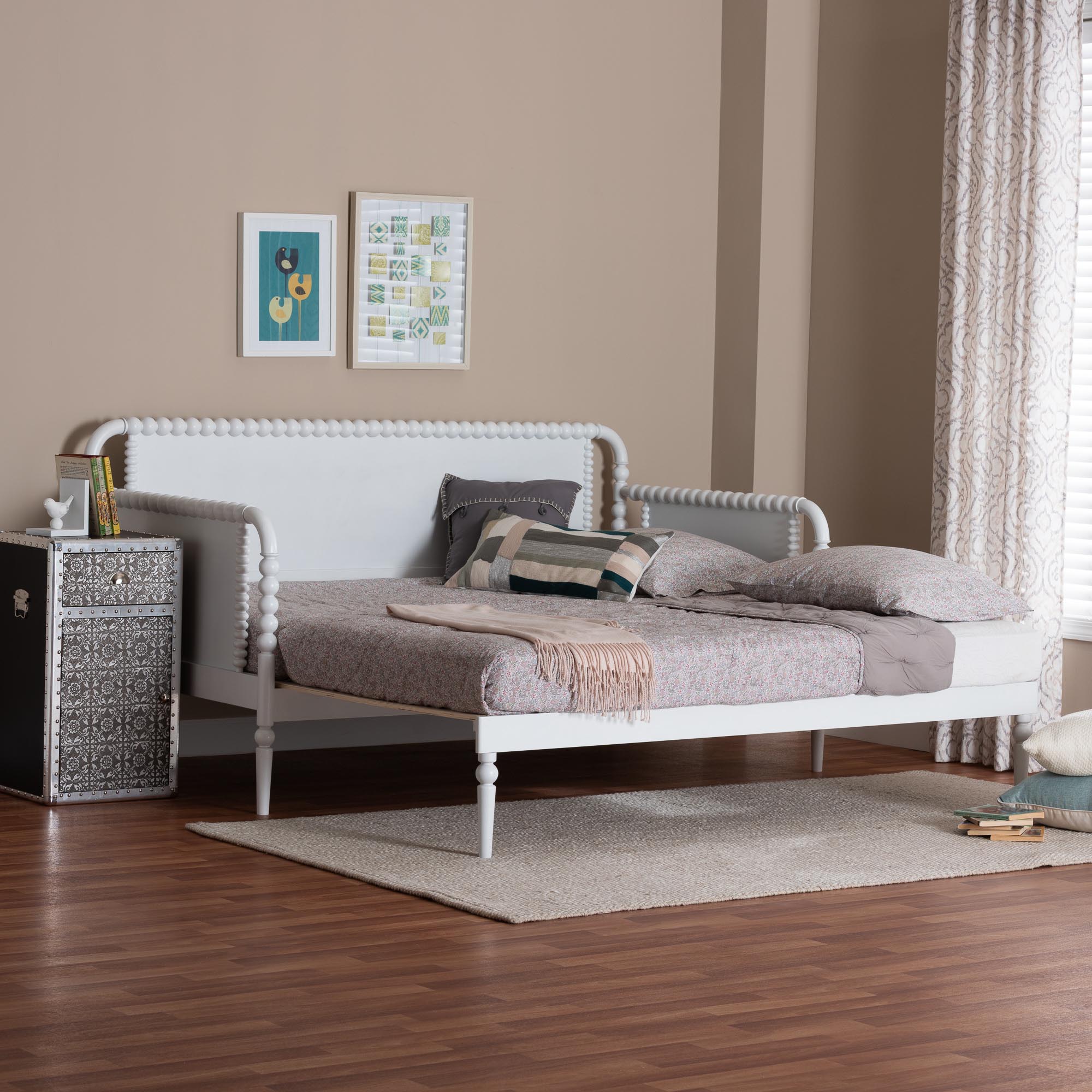 Baxton Studio Lucera Bobbin Twin-To-King Expandable Daybed - Wood Bed Frame with Turned Spindle Detailing, Classic Style Sofa Bed for Bedroom or Guest Room, White