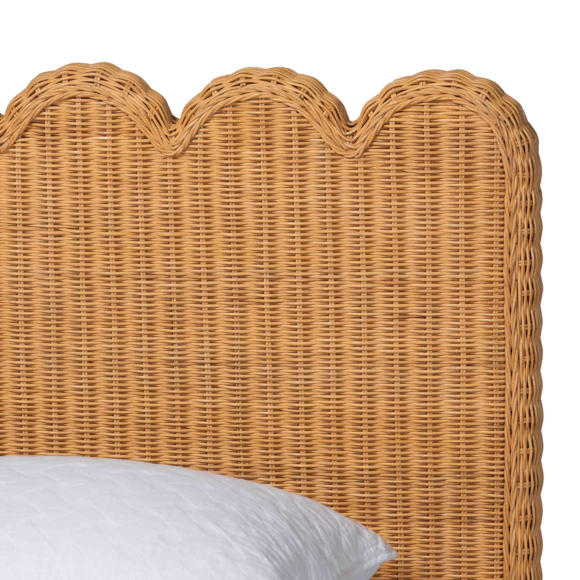 bali & pari Maritza Scalloped Natural Rattan Bed Frame - Handwoven Wicker Headboard and Footboard with Decorative Edge Detail, Boho Coastal Style for Bedroom, Queen