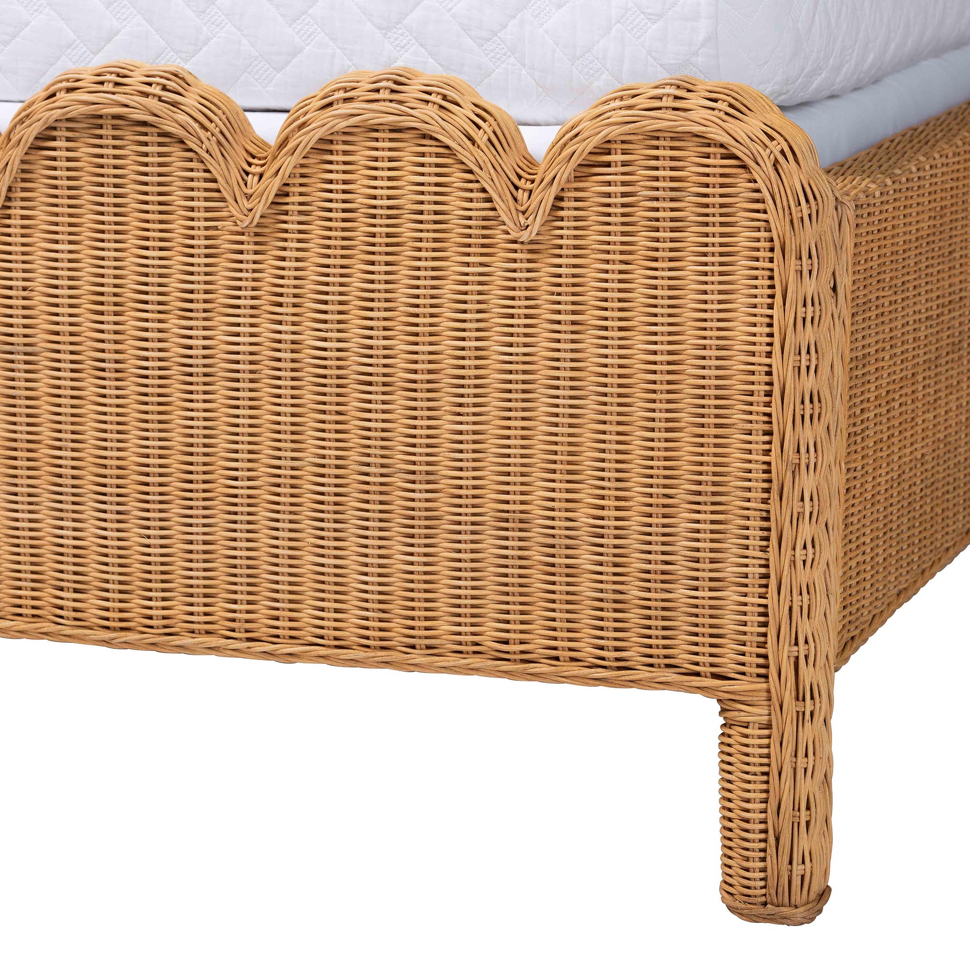 bali & pari Maritza Scalloped Natural Rattan Bed Frame - Handwoven Wicker Headboard and Footboard with Decorative Edge Detail, Boho Coastal Style for Bedroom, Queen