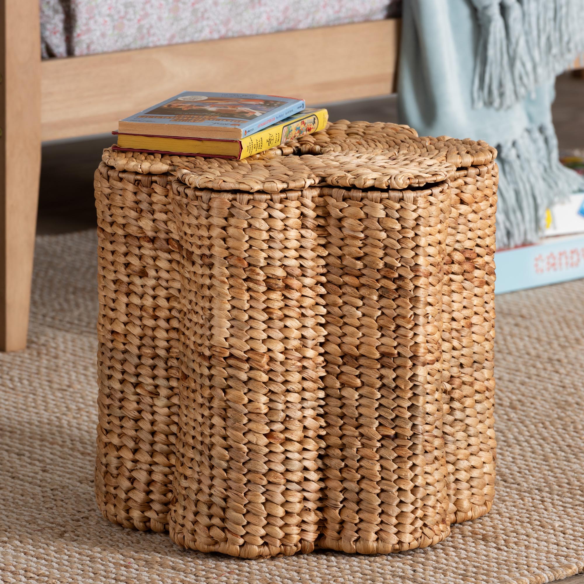 bali & pari Della Woven Seagrass Laundry Hamper - Handwoven Wicker Storage Basket with Scalloped Frame for Laundry Room or Bedroom