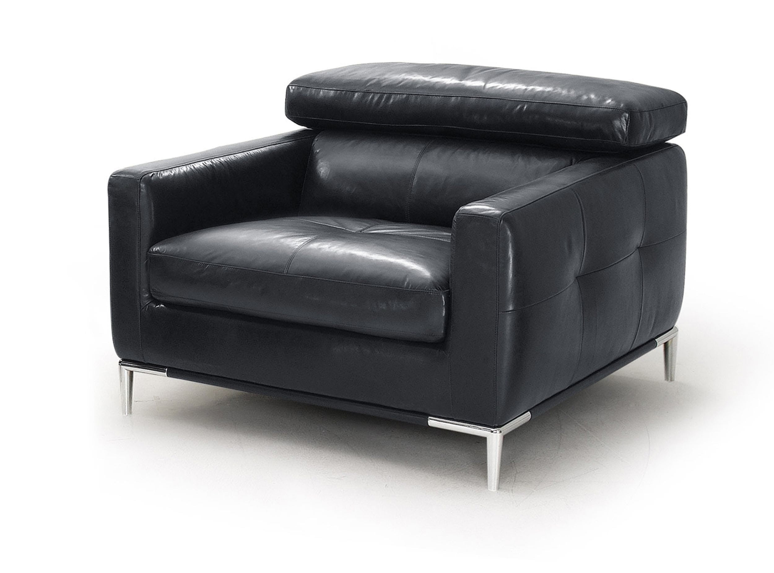 39" Black And Silver Genuine Leather Tufted Lounge Chair