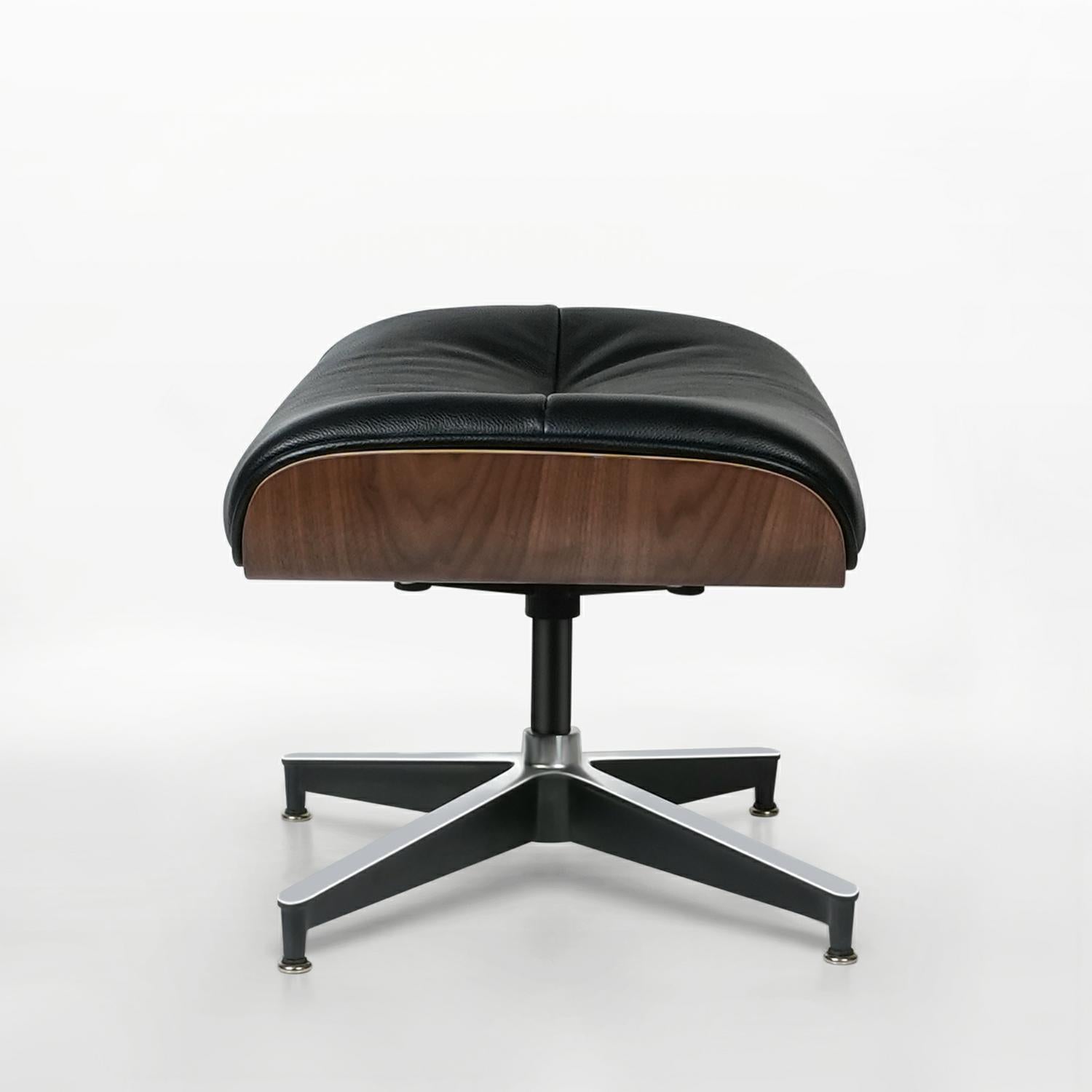 33" Black and Walnut Leather And Wood Swivel Lounge Chair With Ottoman
