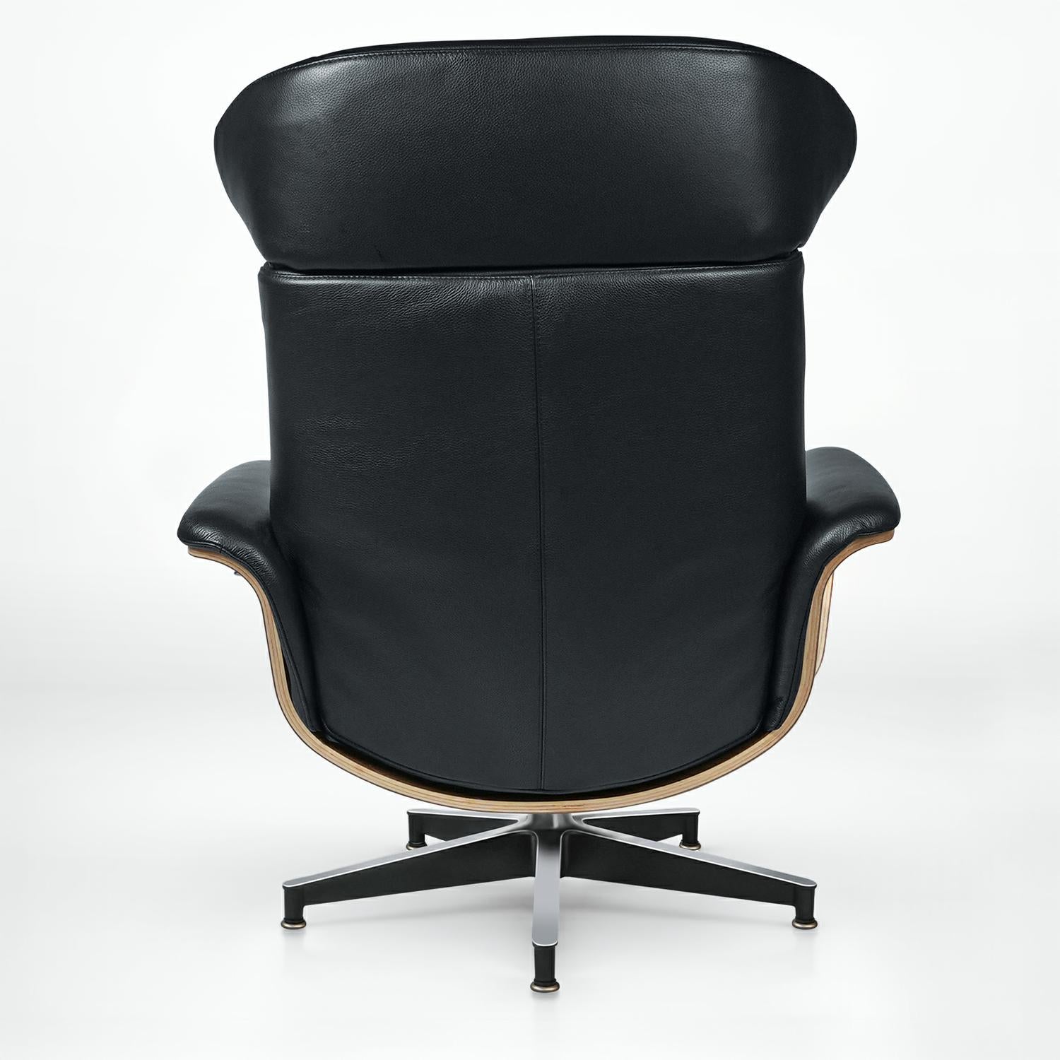 33" Black and Walnut Leather And Wood Swivel Lounge Chair With Ottoman