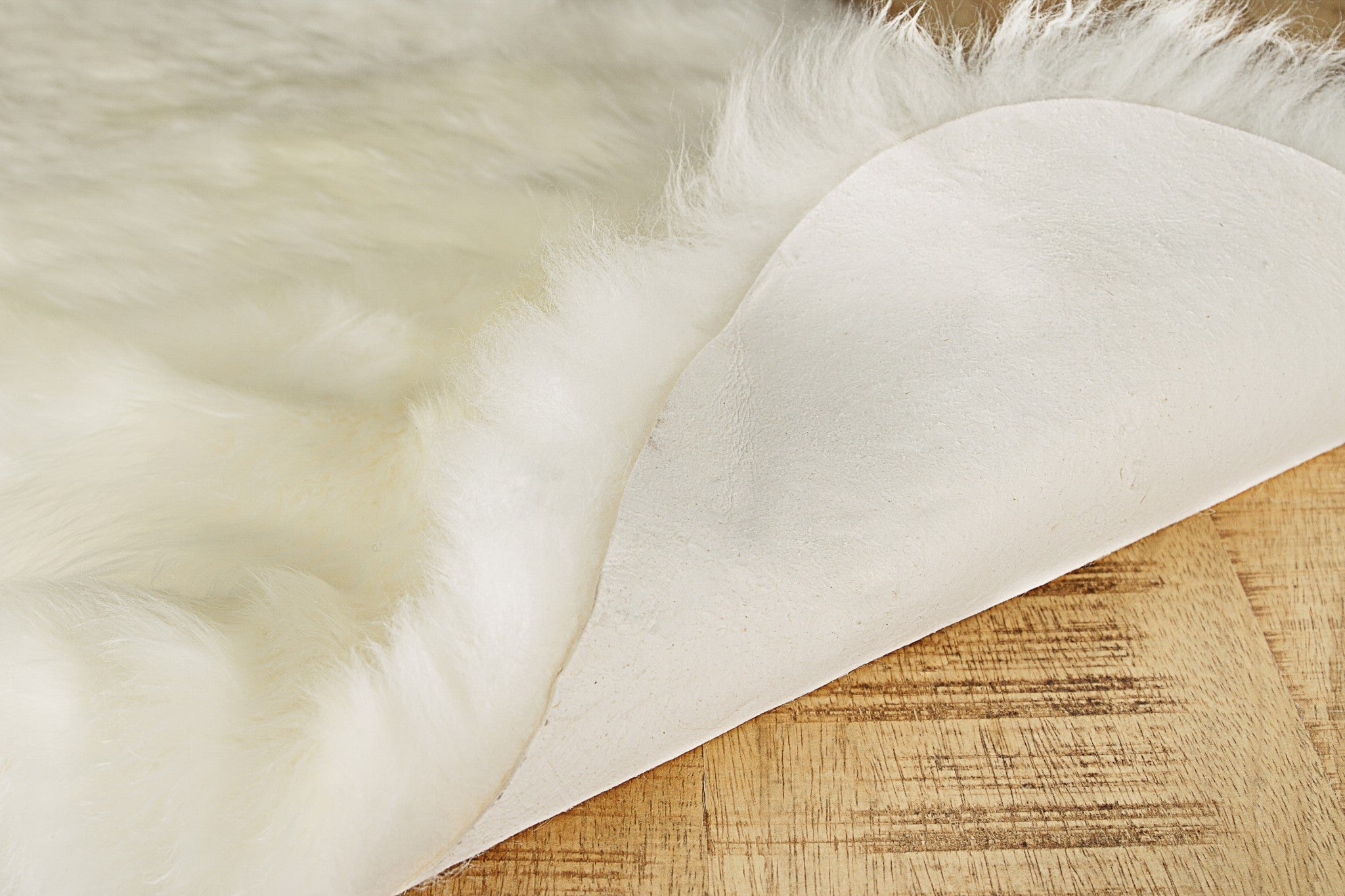 2' x 3'  White Natural New Zealand Sheepskin Wool Area Rug