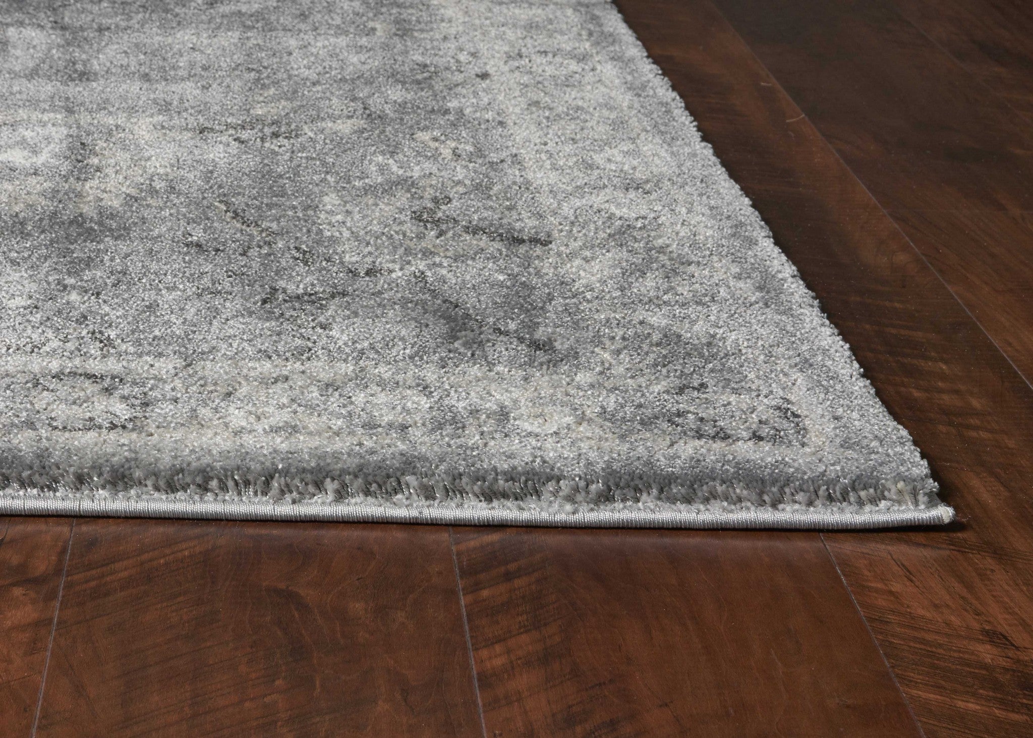 7' x 9'  Polypropylene Grey Area Rug