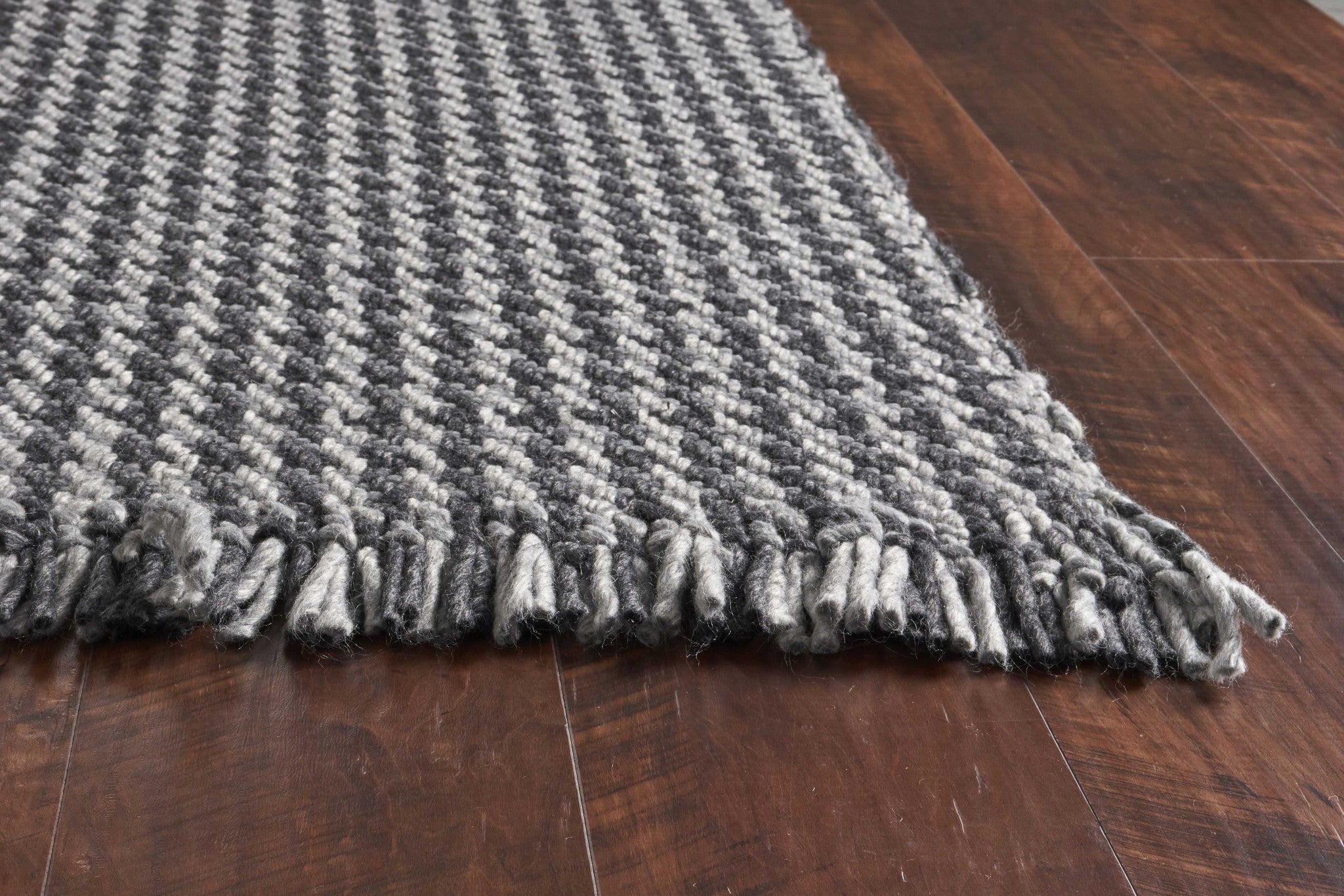 9'x12' Grey Hand Woven Houndstooth With Braided Fringe Indoor Area Rug