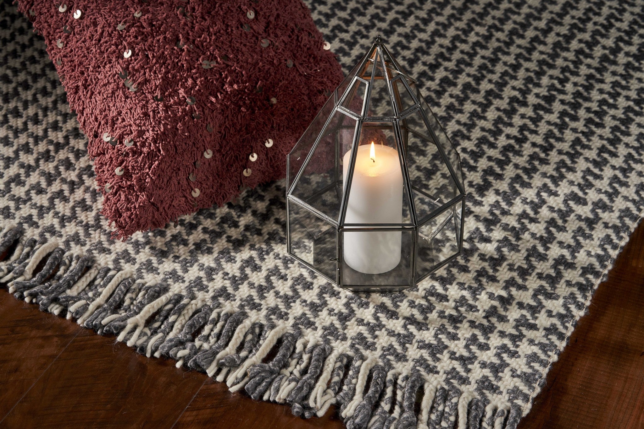 3'x5'  Ivory Grey Hand Woven Houndstooth With Braided Fringe Indoor Area Rug