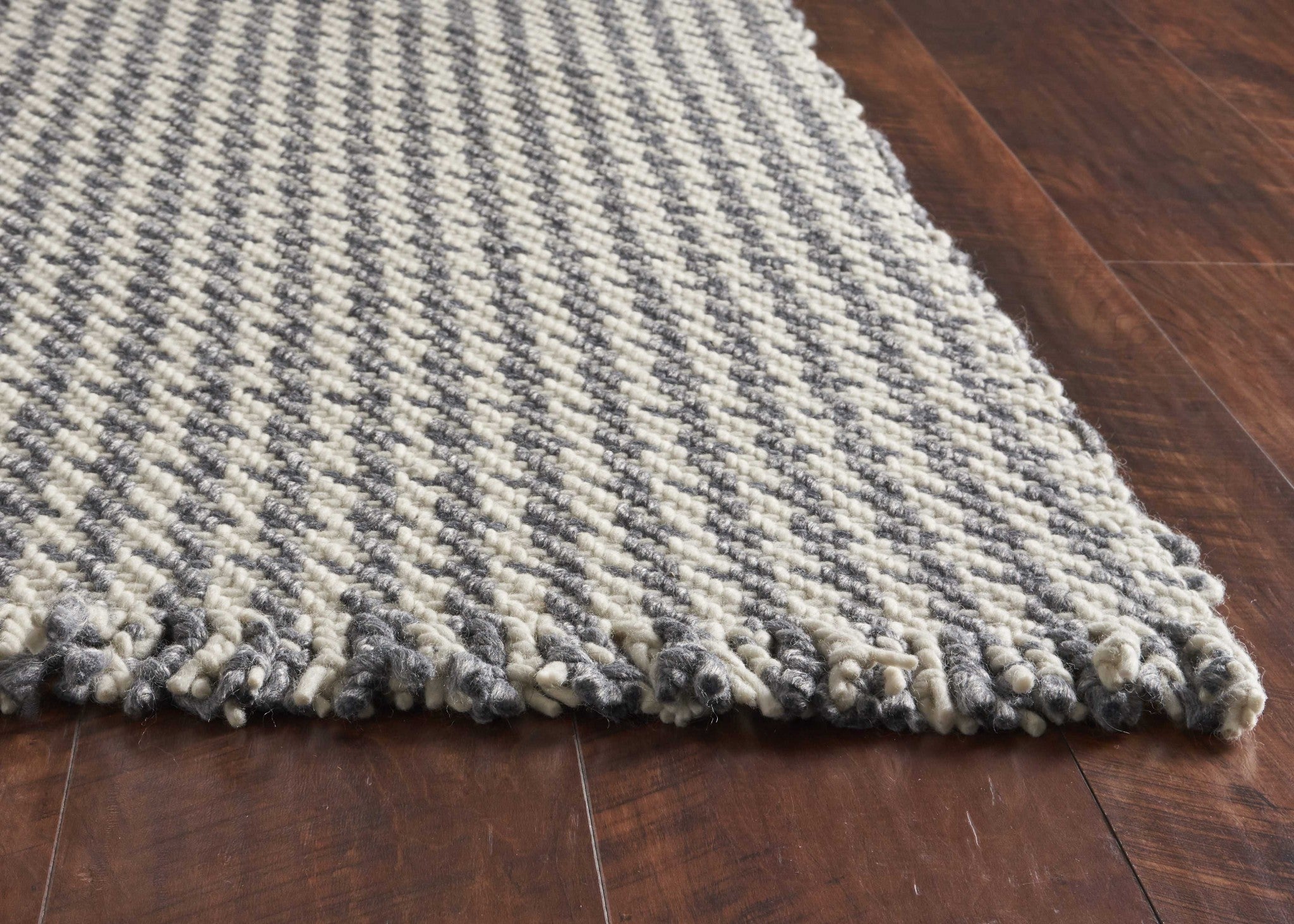 3'x5'  Ivory Grey Hand Woven Houndstooth With Braided Fringe Indoor Area Rug