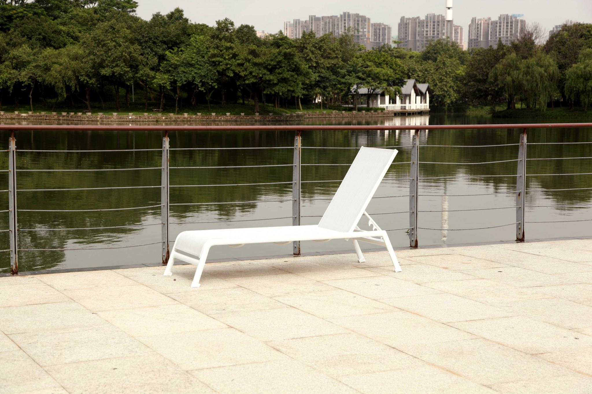 Set of 2 White Aluminum Chaise Lounges