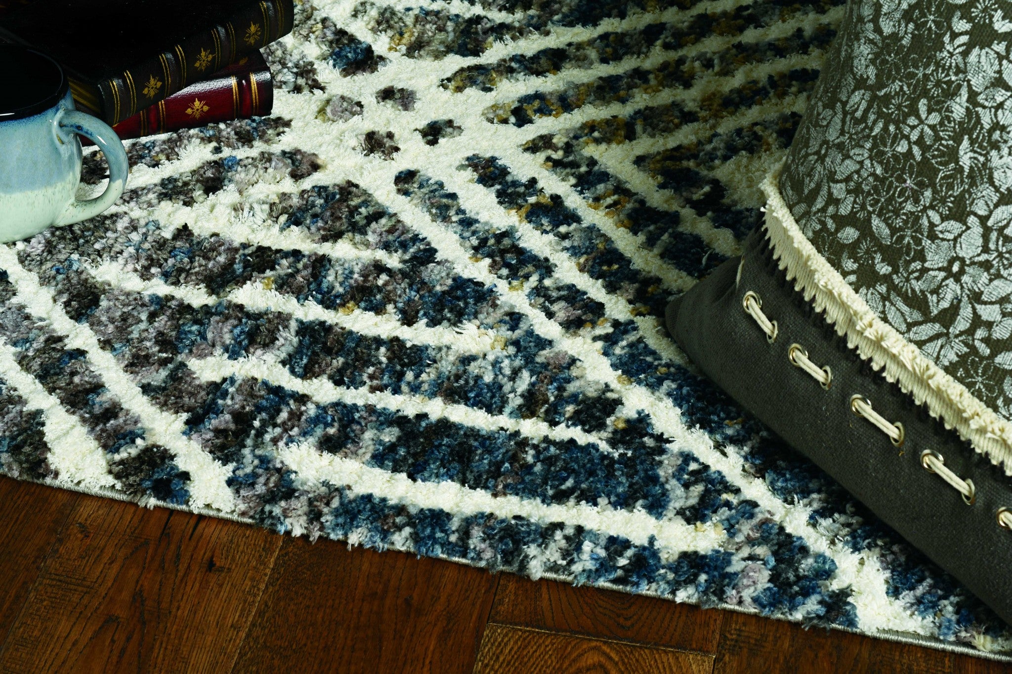 5'x8' Grey Ivory Machine Woven Space Dyed Geometric Indoor Area Rug