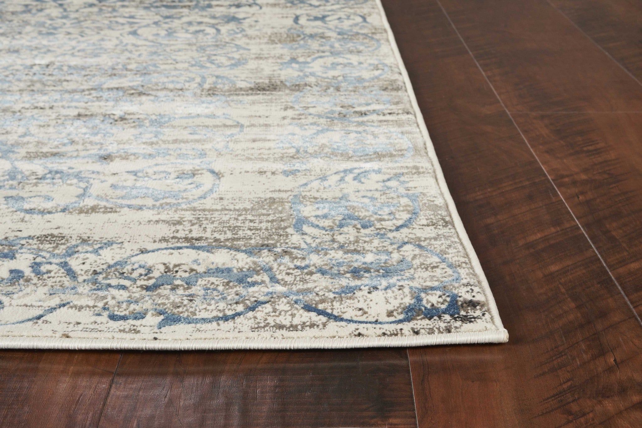 7' X 10' Ivory Blue Floral Vines Area Rug