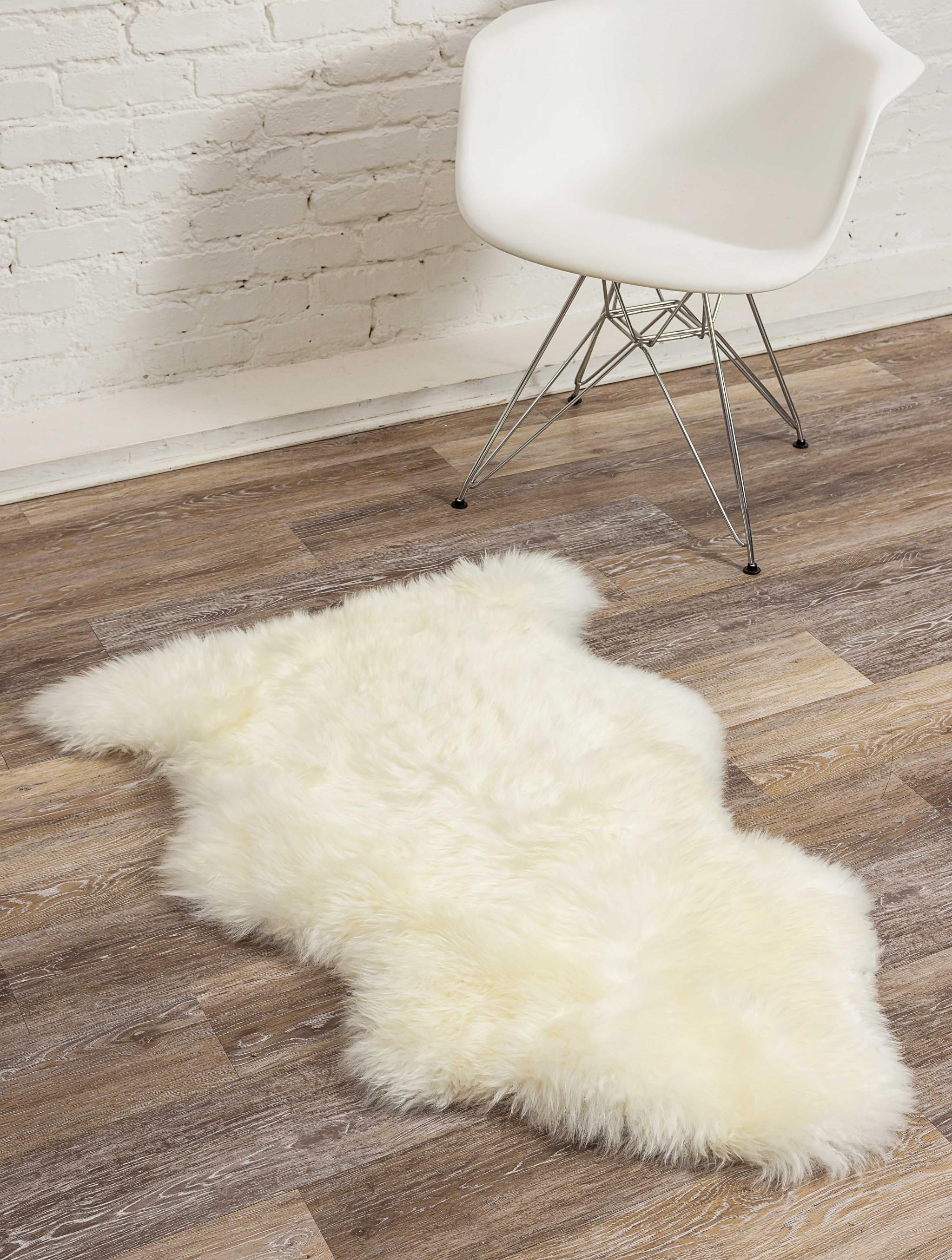 2' x 3' Ivory New Zealand Natural Sheepskin Rug