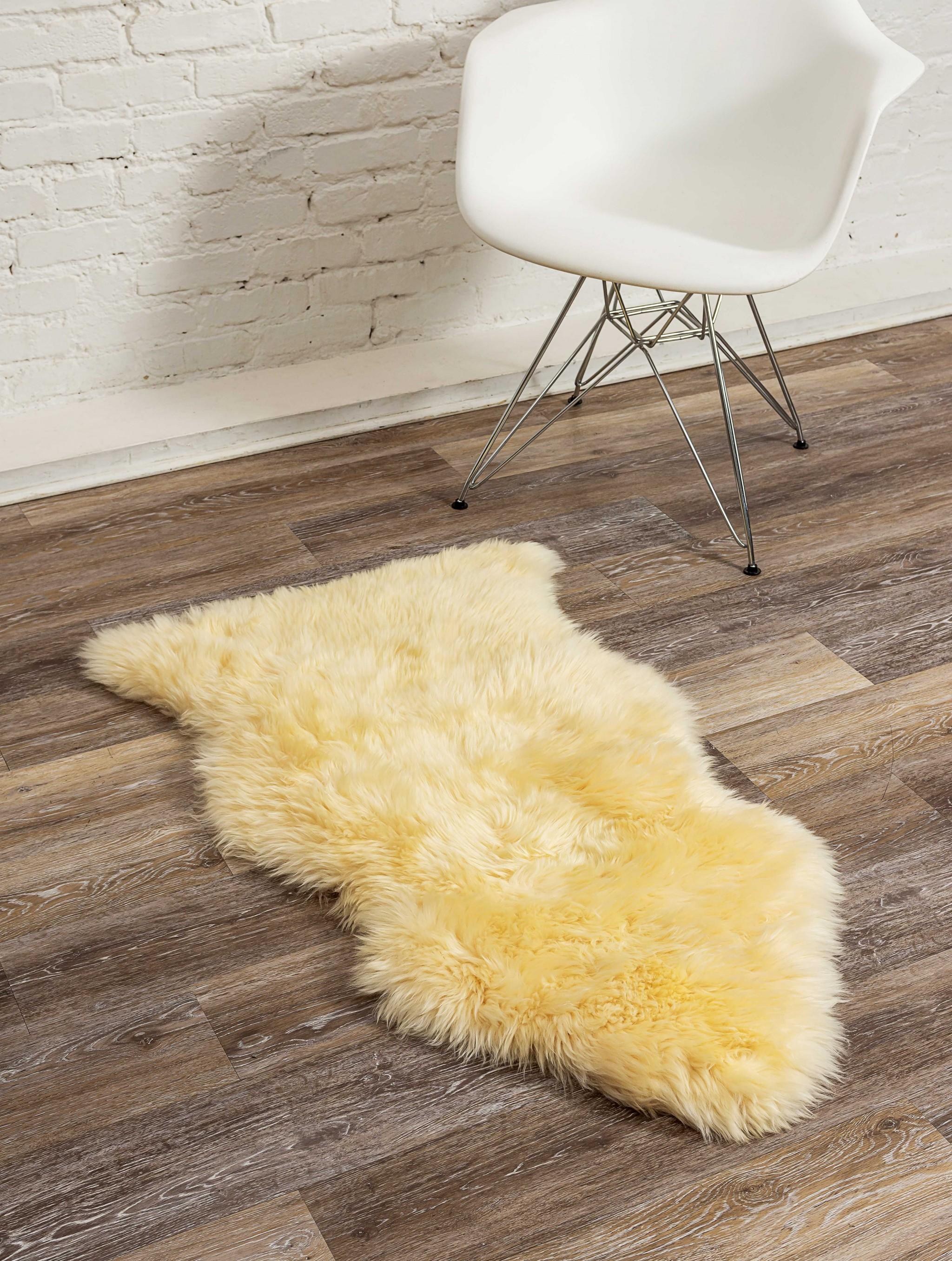 2' x 3' Cream New Zealand Natural Sheepskin Rug