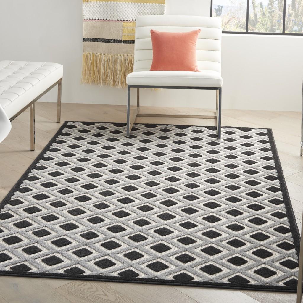 5’ x 8’ Black White Gray Indoor Outdoor Area Rug