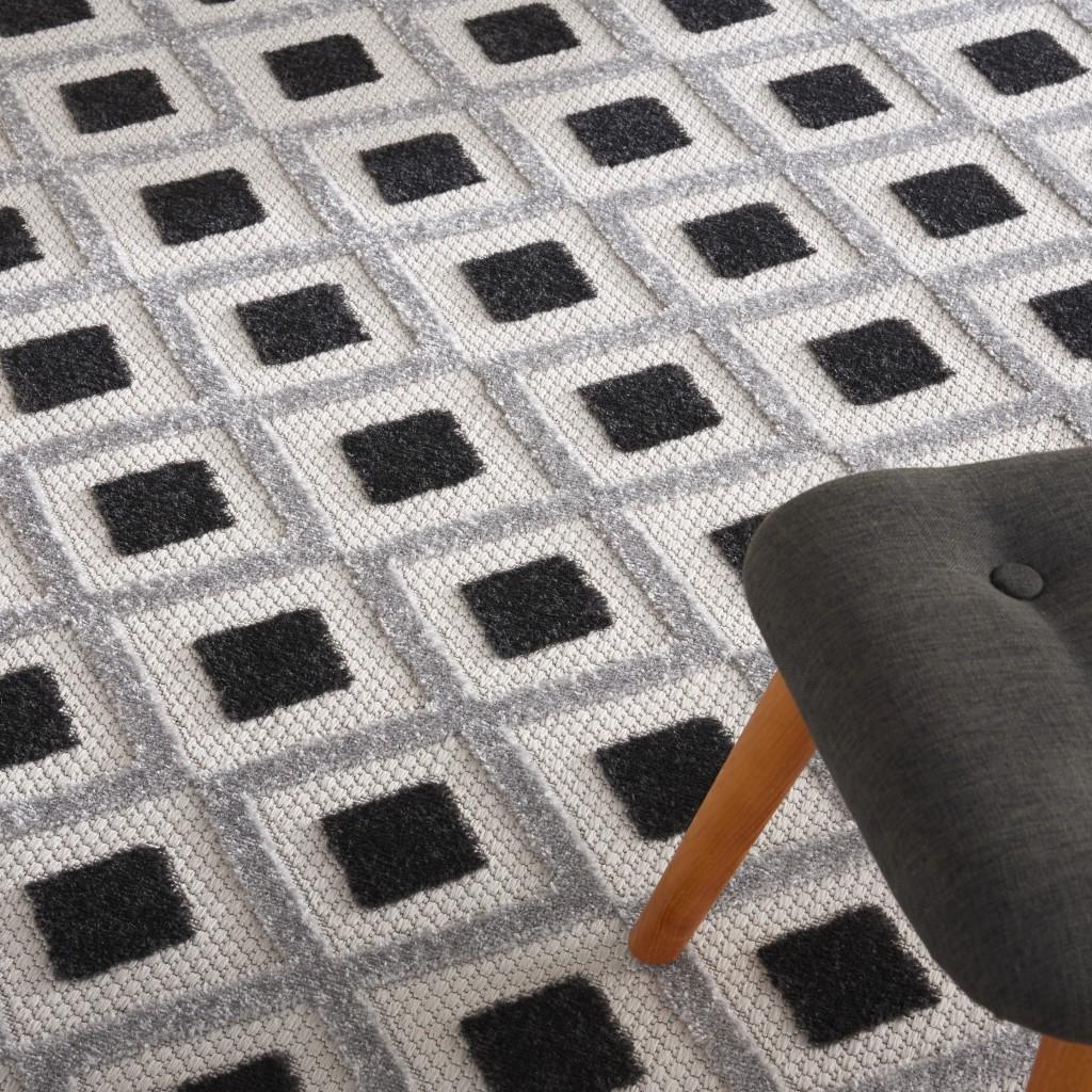 7’ x 10’ Black White Gray Indoor Outdoor Area Rug