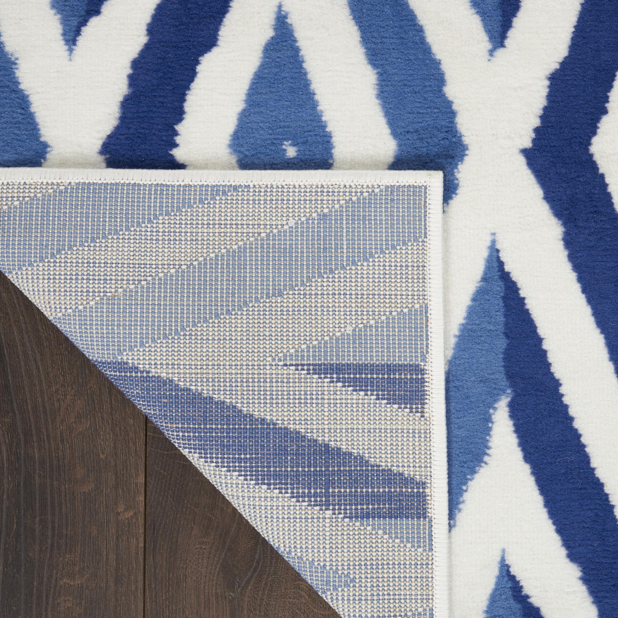 5’ x 7’ Ivory and Blue Diamond Area Rug
