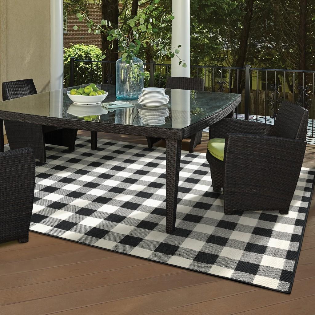 5’x8’ Black and Ivory Gingham Indoor Outdoor Area Rug