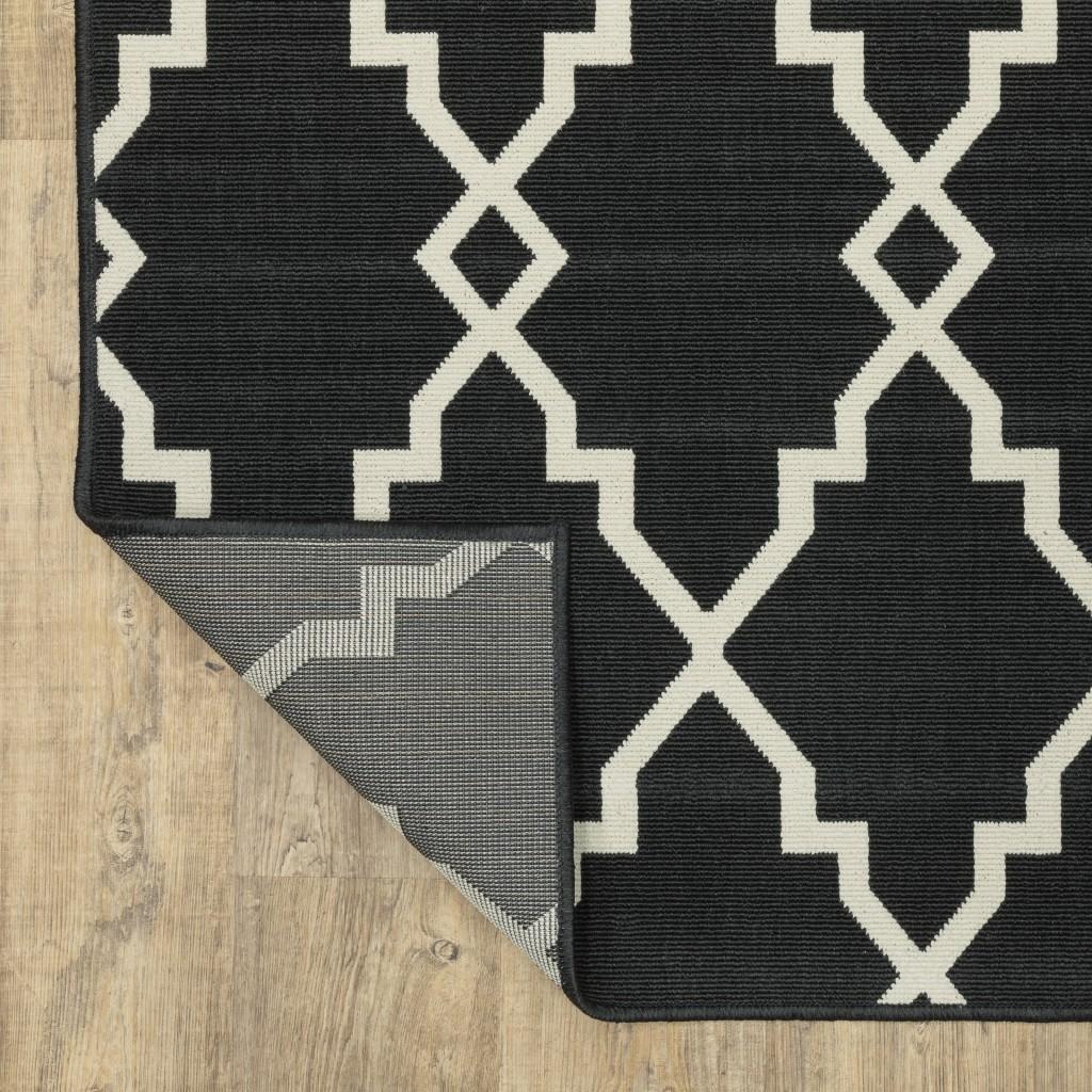 2’x8’ Black and Ivory Trellis Indoor Outdoor Runner Rug