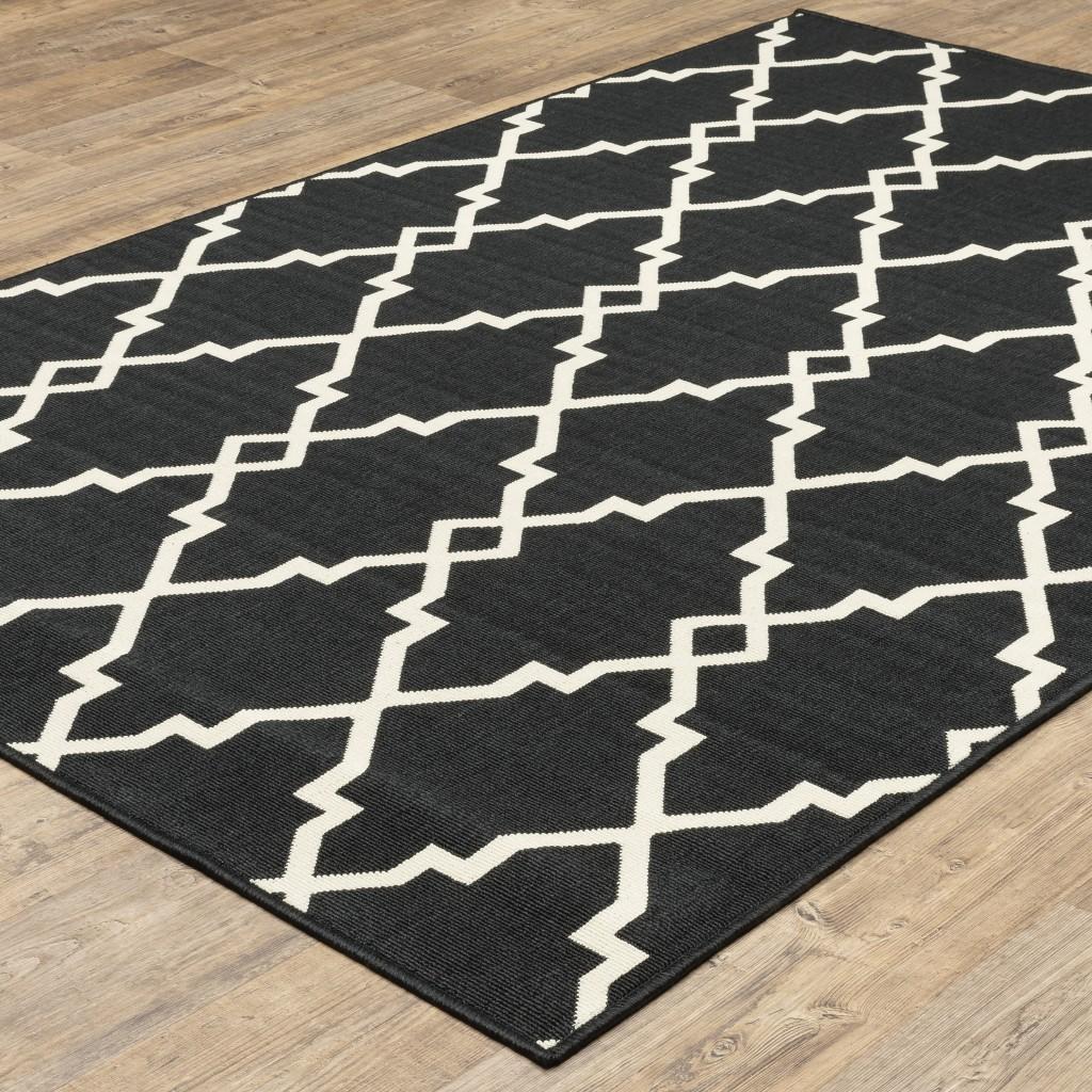 5’x8’ Black and Ivory Trellis Indoor Outdoor Area Rug