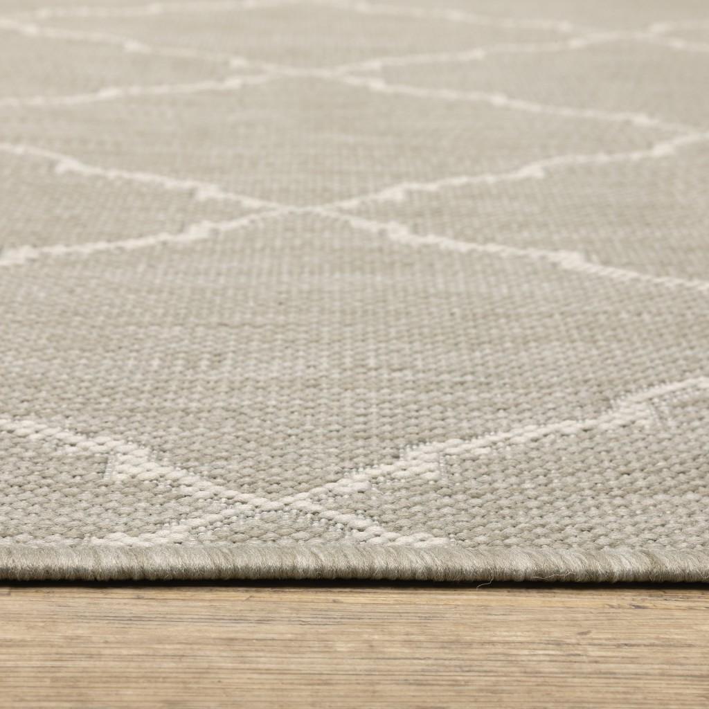 3’x5’ Gray and Ivory Trellis Indoor Outdoor Area Rug