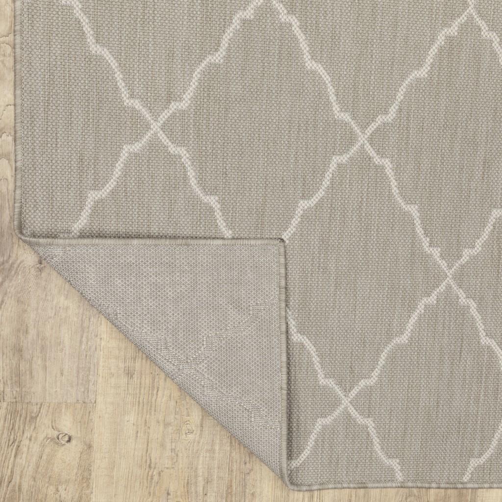 7’x9’ Gray and Ivory Trellis Indoor Outdoor Area Rug