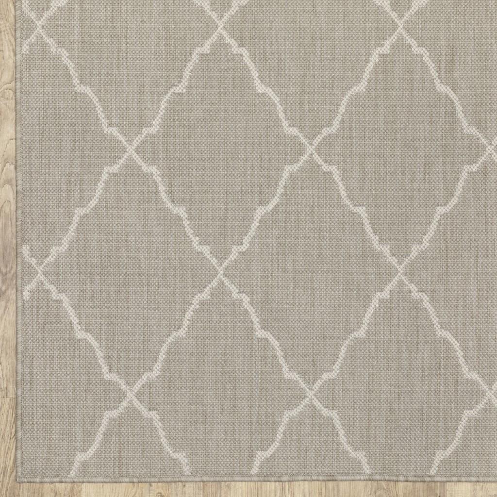 2’x7’ Gray and Ivory Trellis Indoor Outdoor Runner Rug