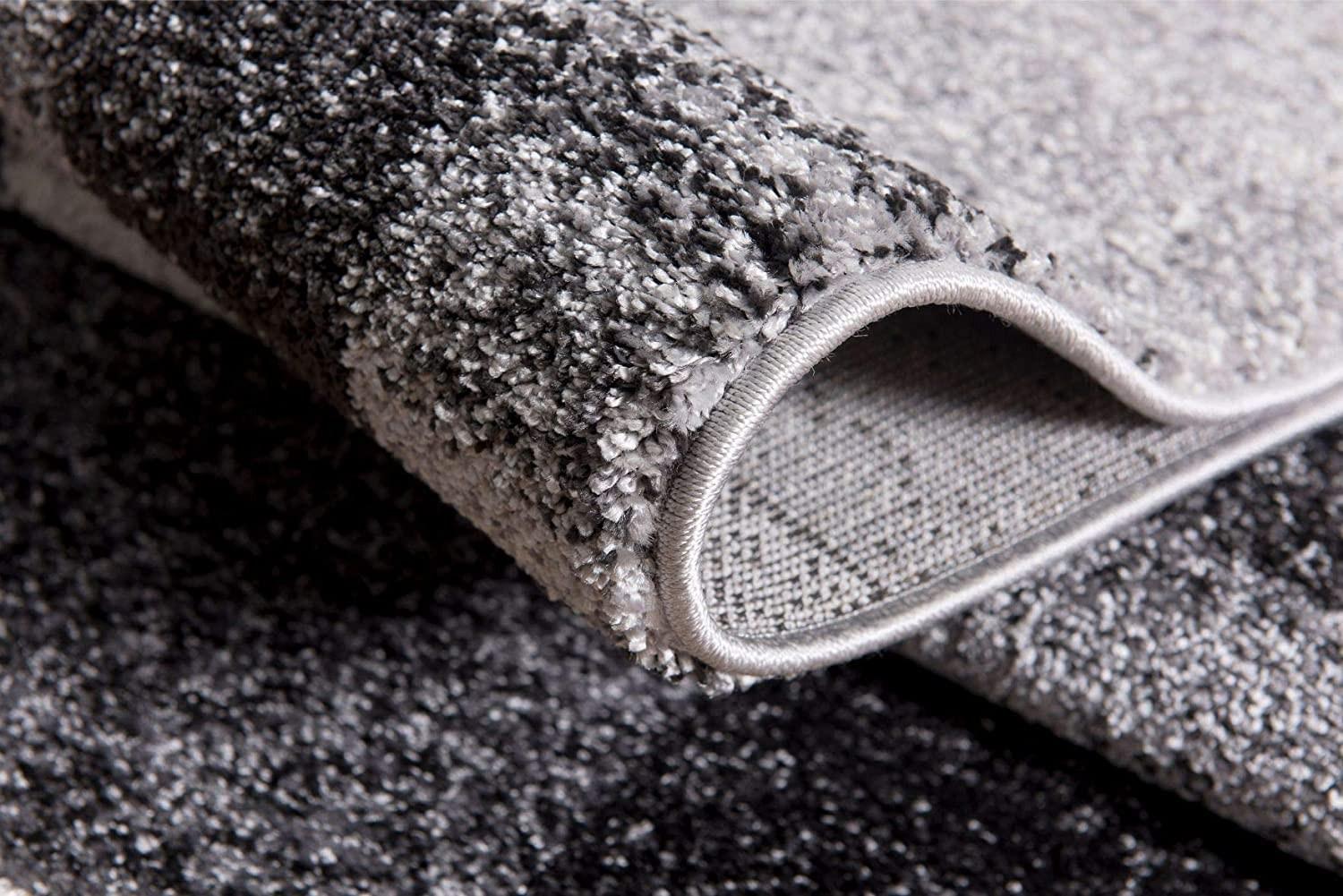 7’ x 9’ Gray Distressed Geometric Area Rug