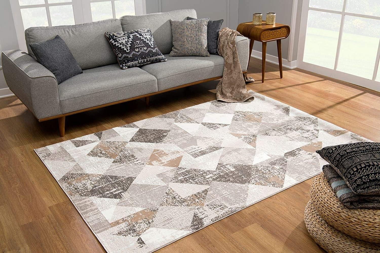 8’ x 11’ Gray and Ivory Distressed Diamonds Area Rug