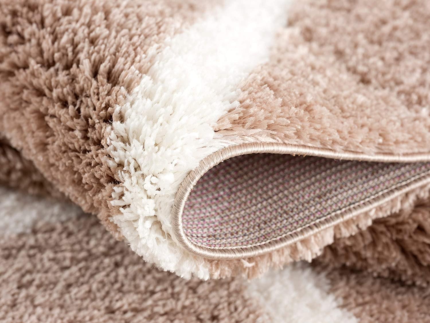 7’ x 9’ Beige and White Modern Lattice Area Rug