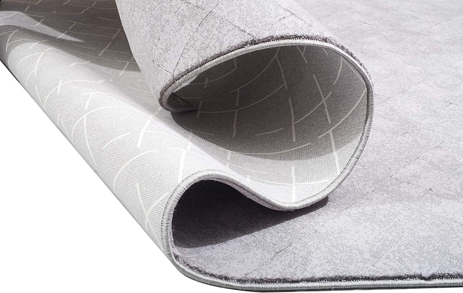 5’ x 8’ Gray Distressed Diamonds Area Rug