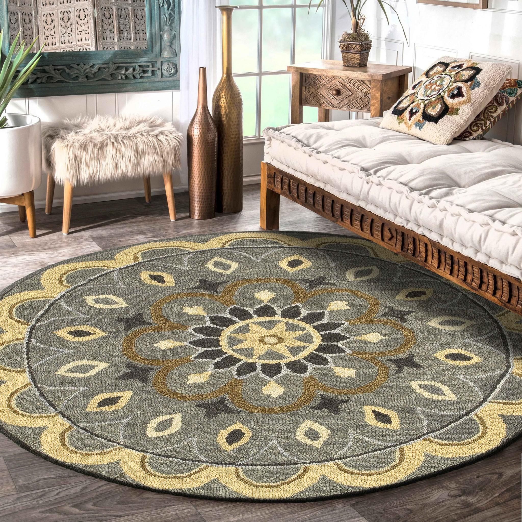 6’ Round Gray and Beige Medallion Area Rug