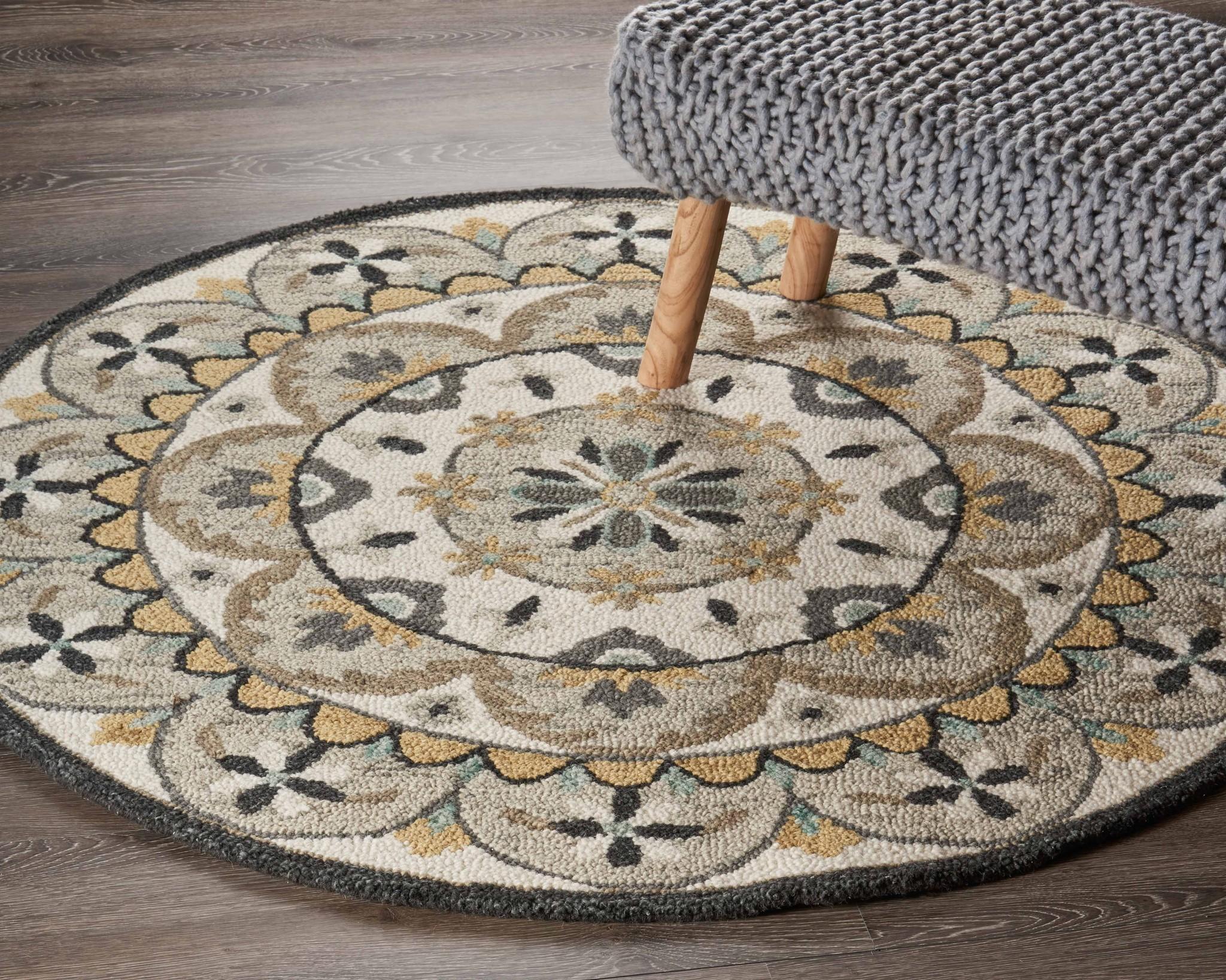 6’ Round Gray and Ivory Floral Bloom Area Rug