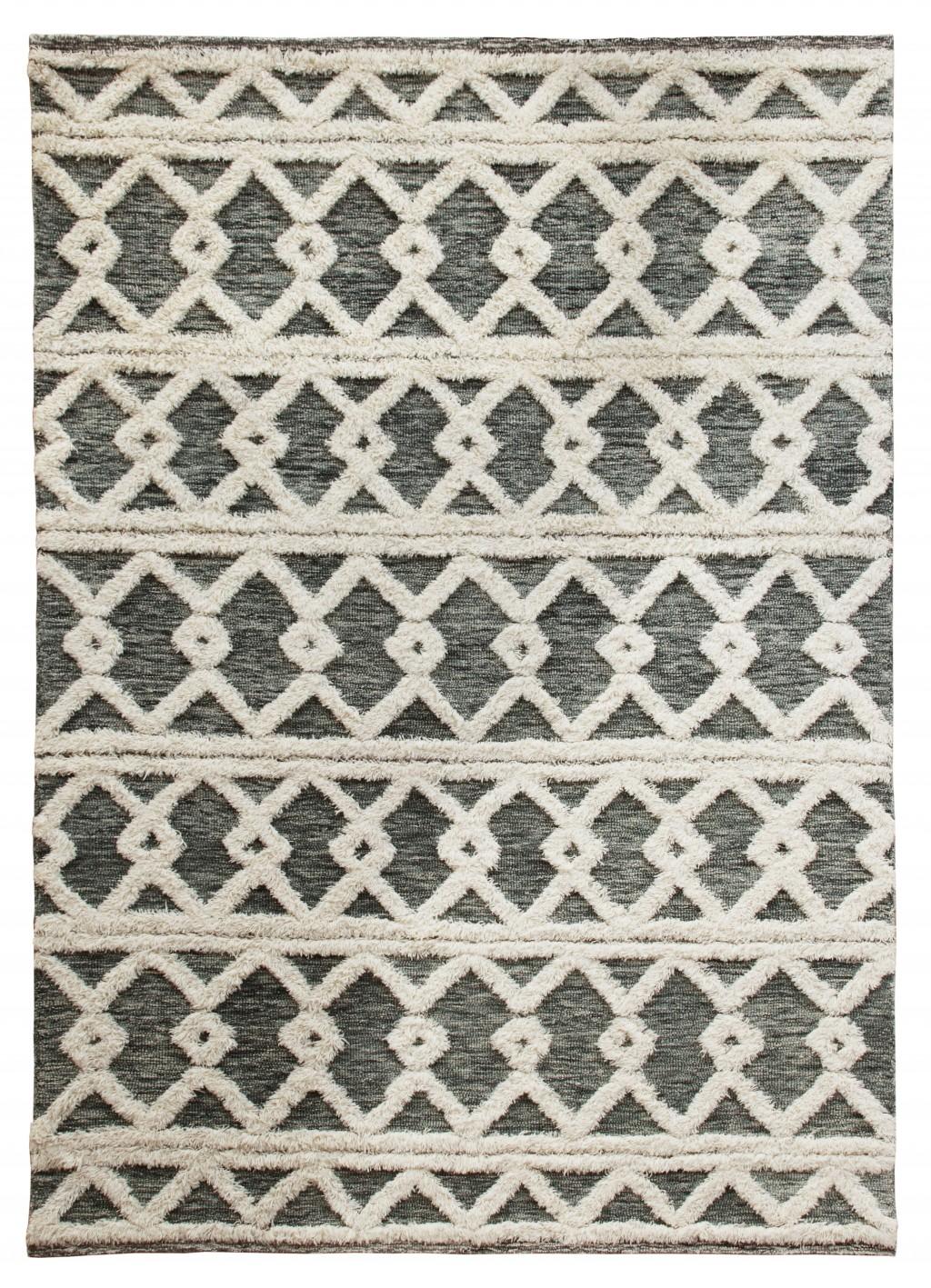 5’ x 7’ Gray and White Boho Chic Area Rug
