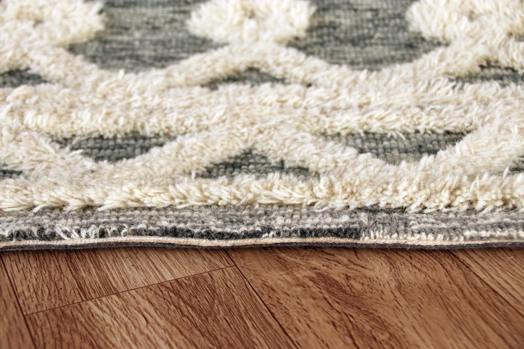 5’ x 7’ Gray and White Boho Chic Area Rug