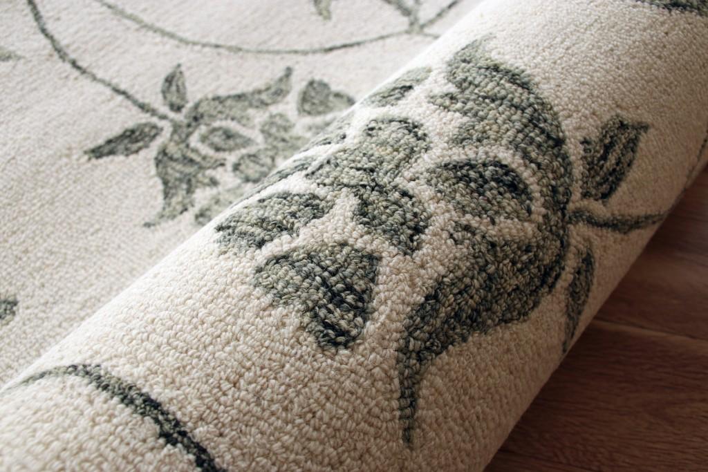 5’ x 7’ Gray and Ivory Filigree Area Rug