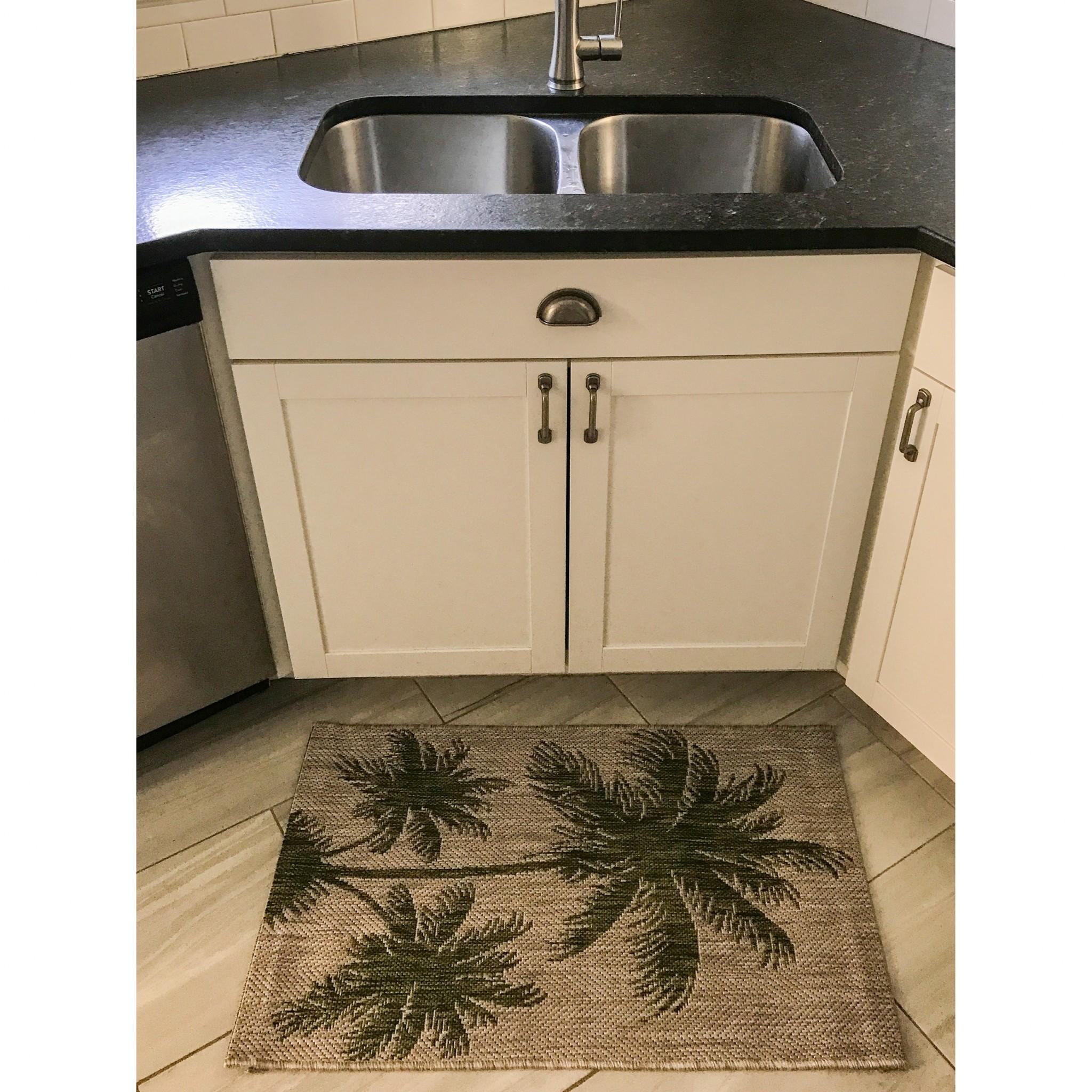 2’ x 3’ Green Palm Tree Indoor Outdoor Scatter Rug