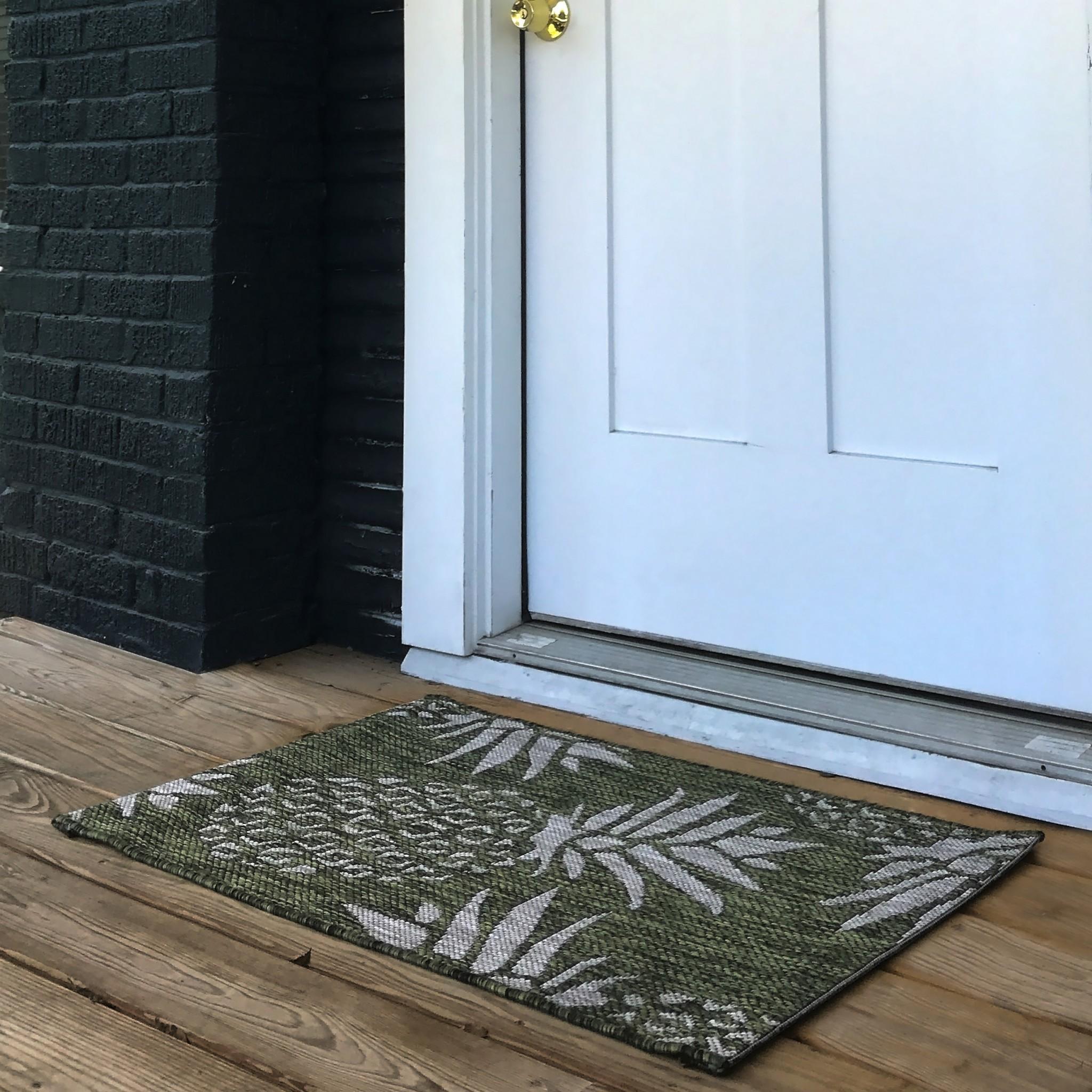 2’ x 3’ Green Pineapple Indoor Outdoor Scatter Rug