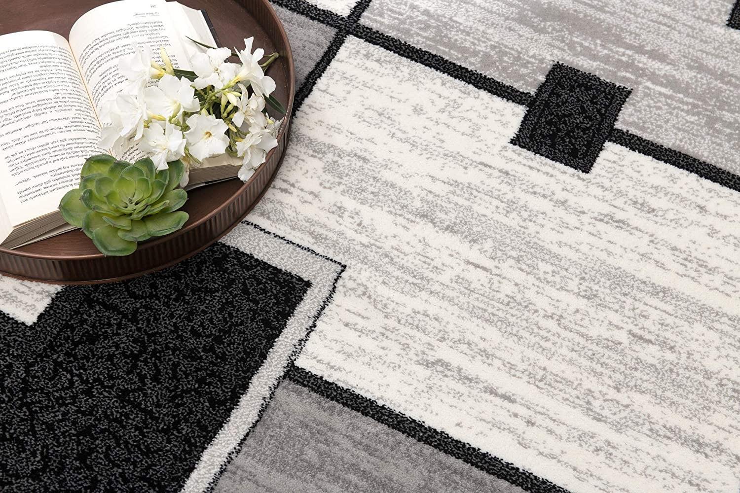 5’ x 8’ Gray Asymmetric Blocks Area Rug