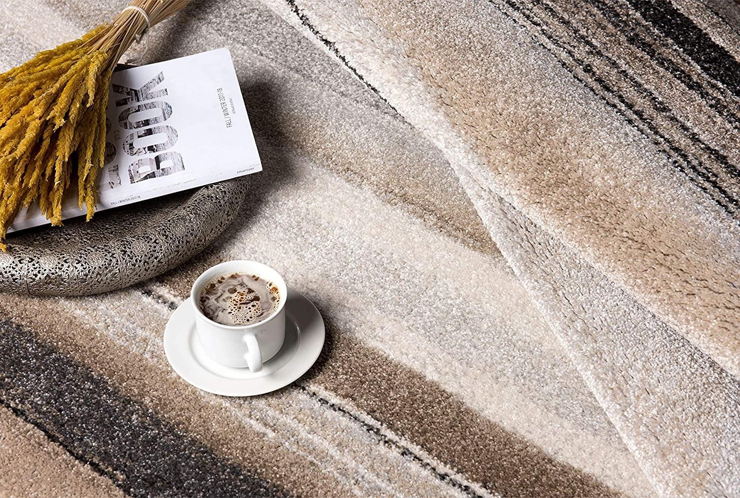 4’ x 6’ Cream and Tan Abstract Marble Area Rug