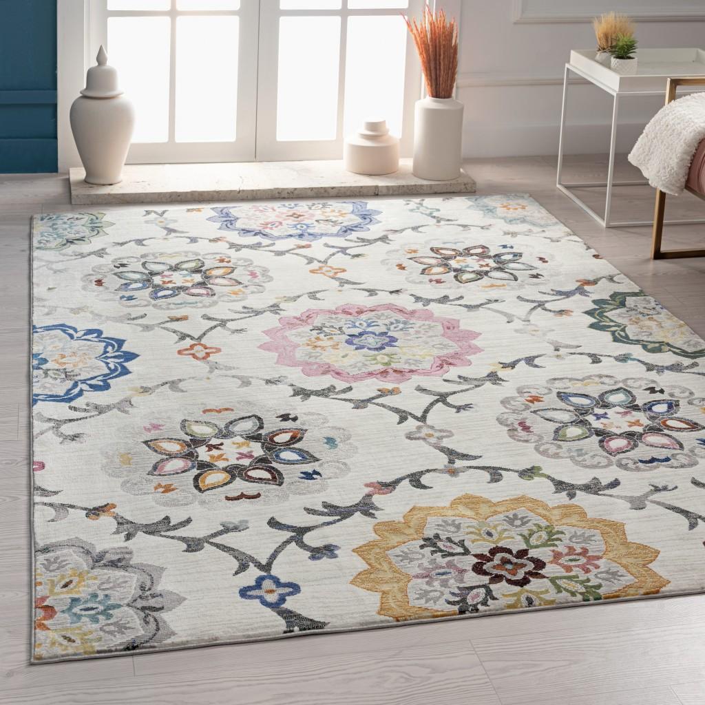 5’ x 8’ White Floral Quatrefoil Area Rug