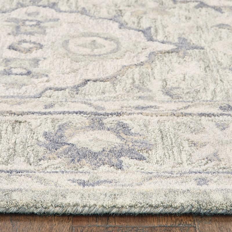 8’ x 10’ Pale Green and Cream Decorative Area Rug
