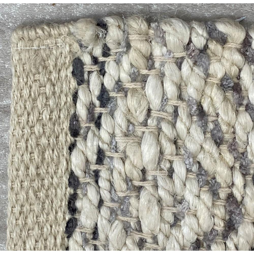 2’ x 3’ Gray and White Diamonds Scatter Rug