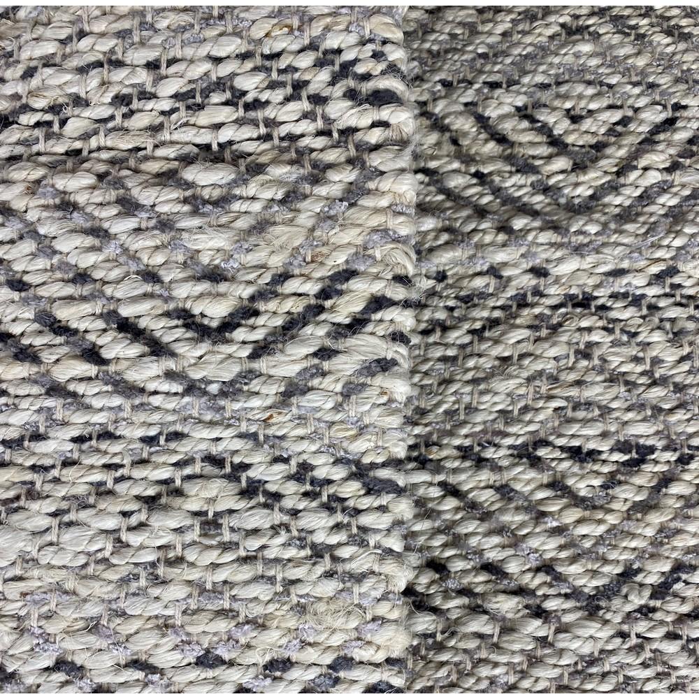 2’ x 3’ Gray and White Diamonds Scatter Rug