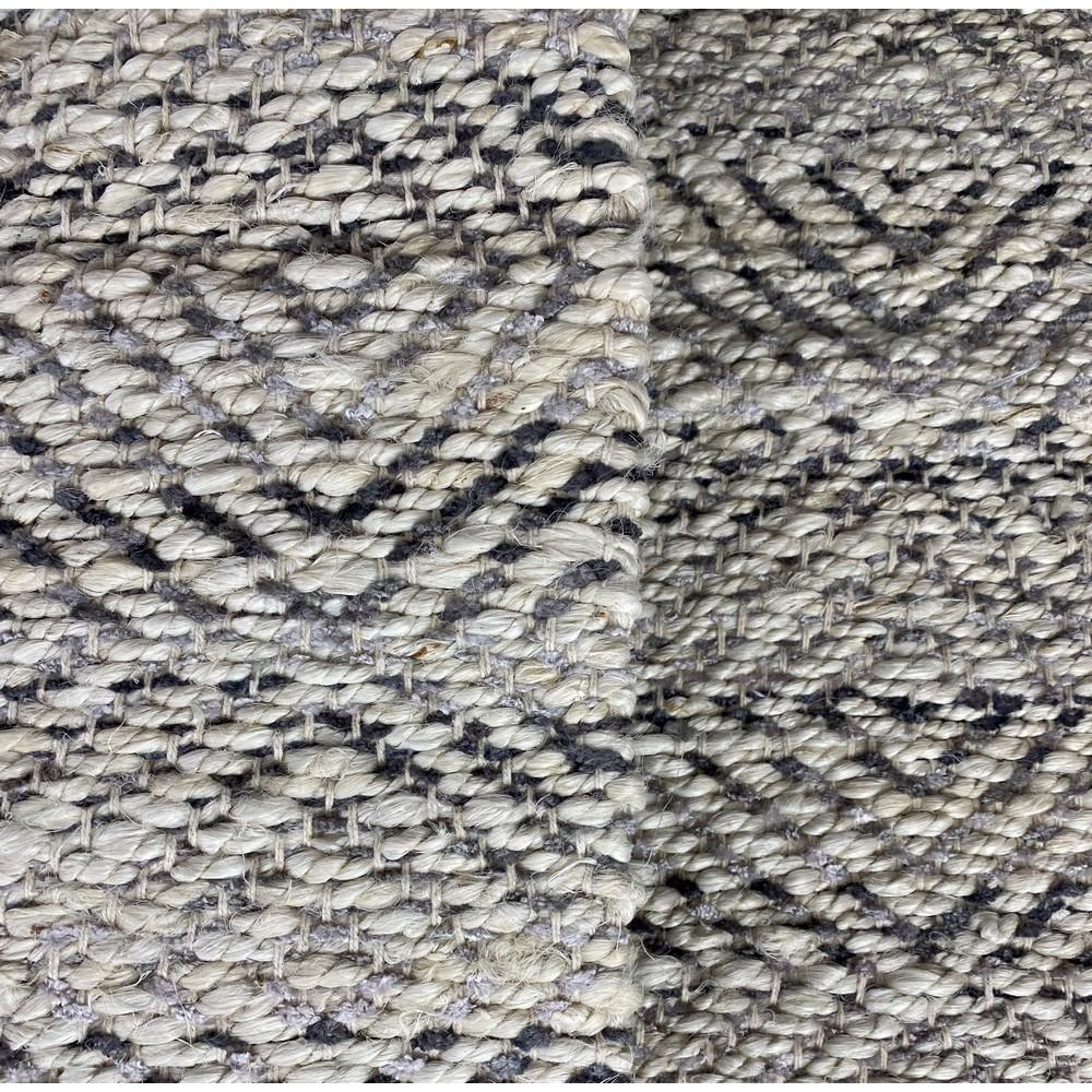 2’ x 5’ Gray and White Diamonds Area Rug