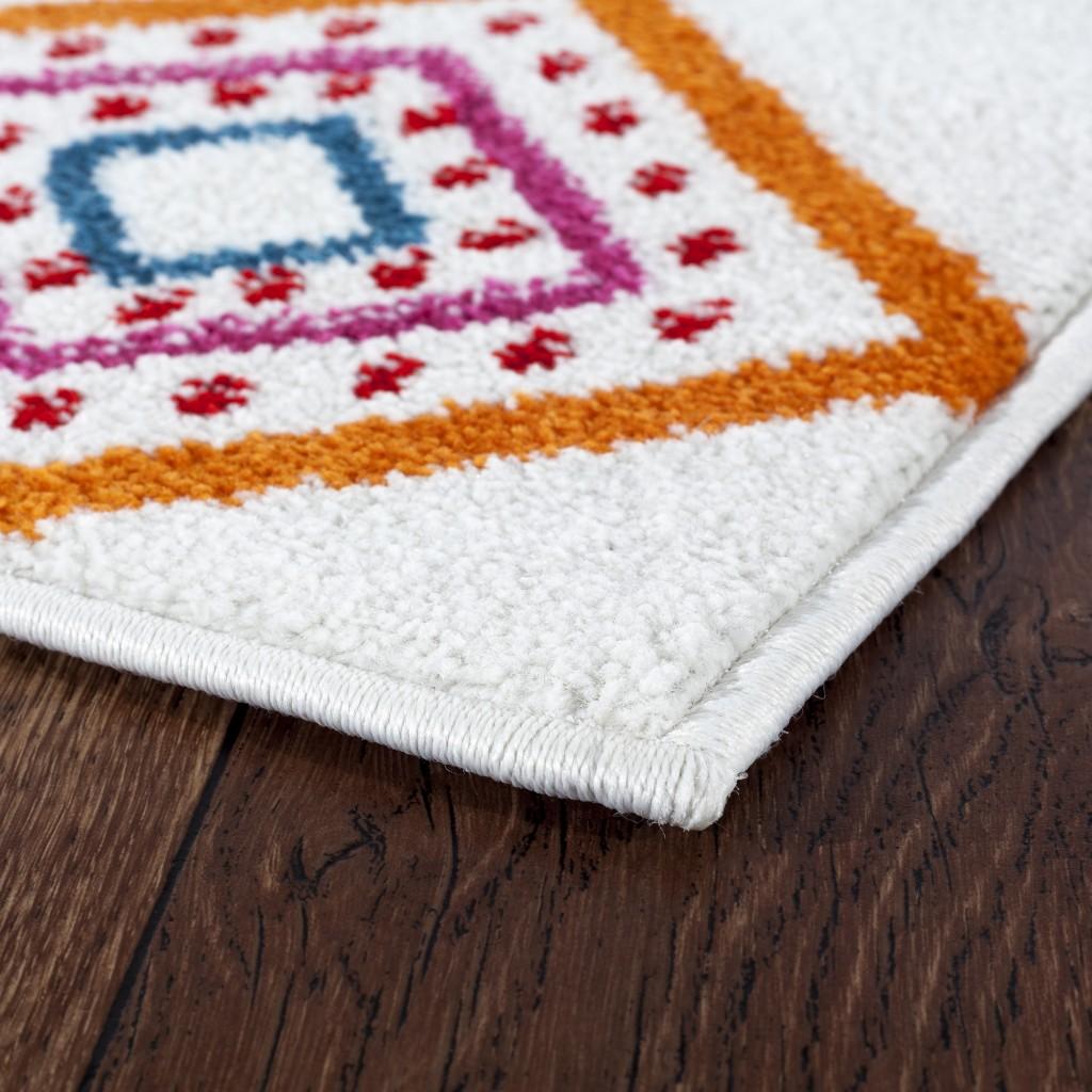 5’ Round Red and White Diamond Array Area Rug