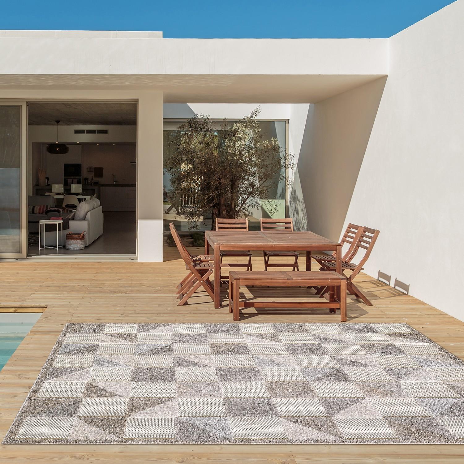 8’ x 10’ Gray Triangle Indoor Outdoor Area Rug