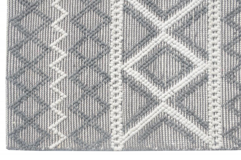 5’ x 7’ Gray Ivory Diamonds Boho Chic Area Rug