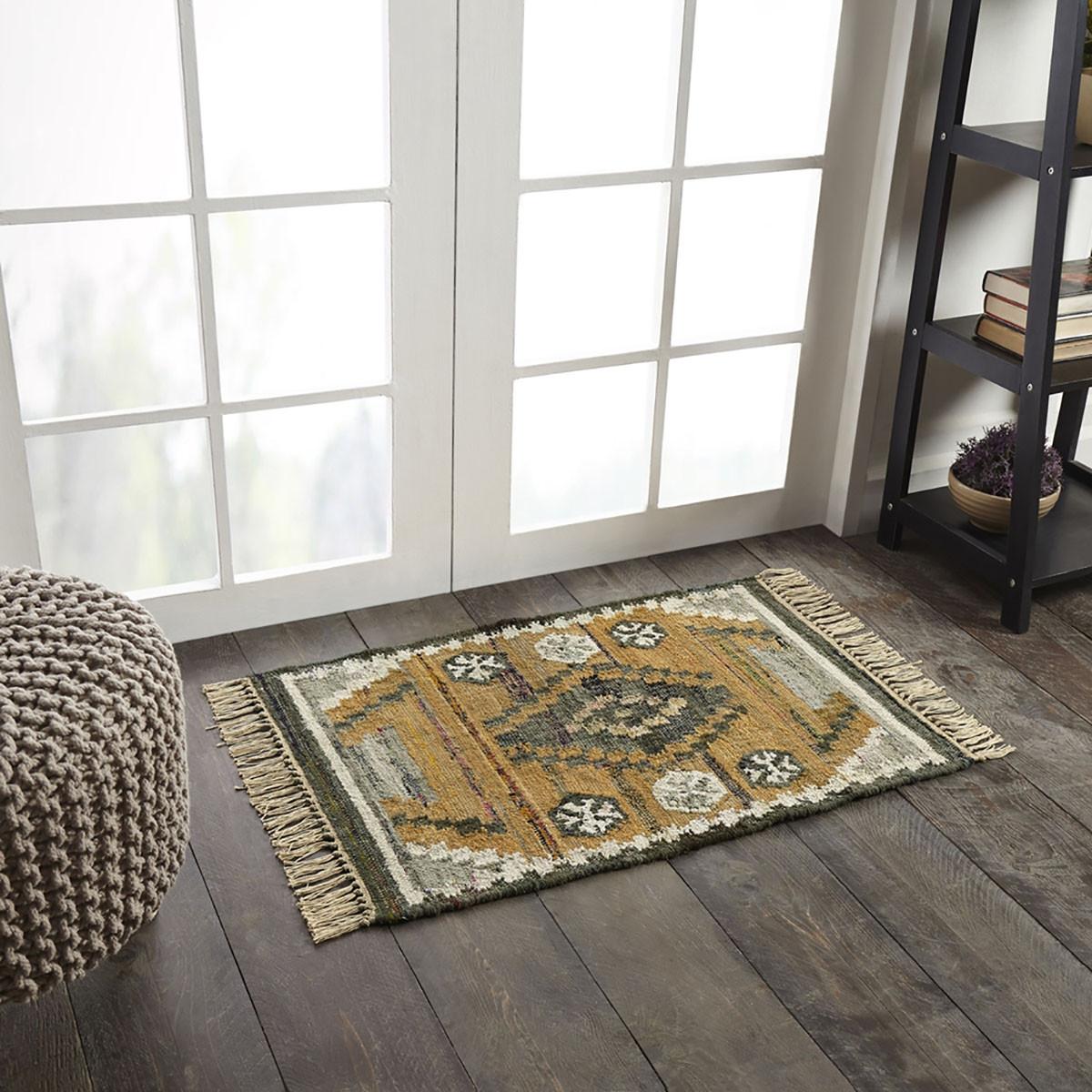 2' X 3' Green And Gray Paisley Stain Resistant Area Rug with Tassels